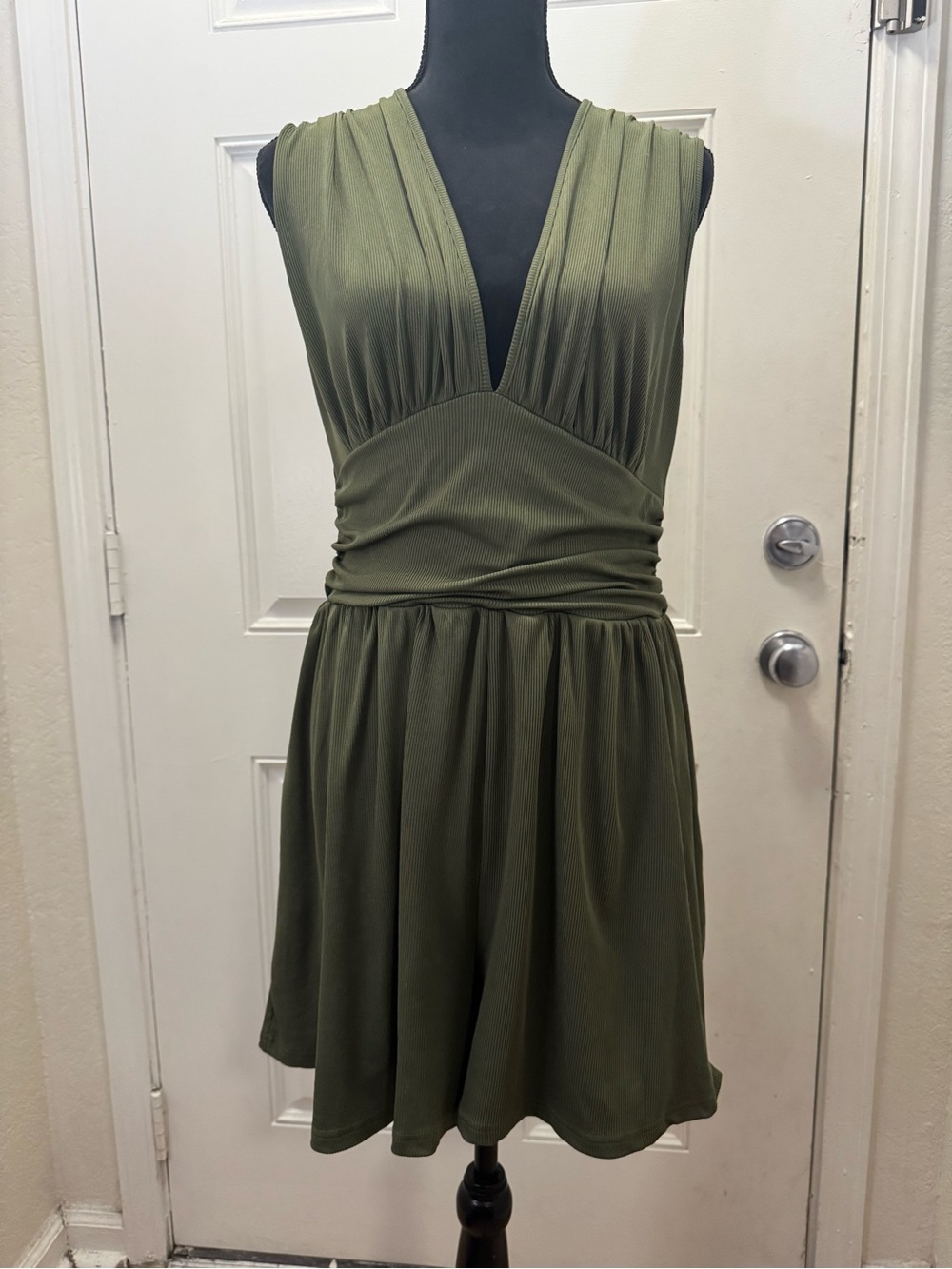 Cider Olive Green Sleeveless V-Neck Romper 0421